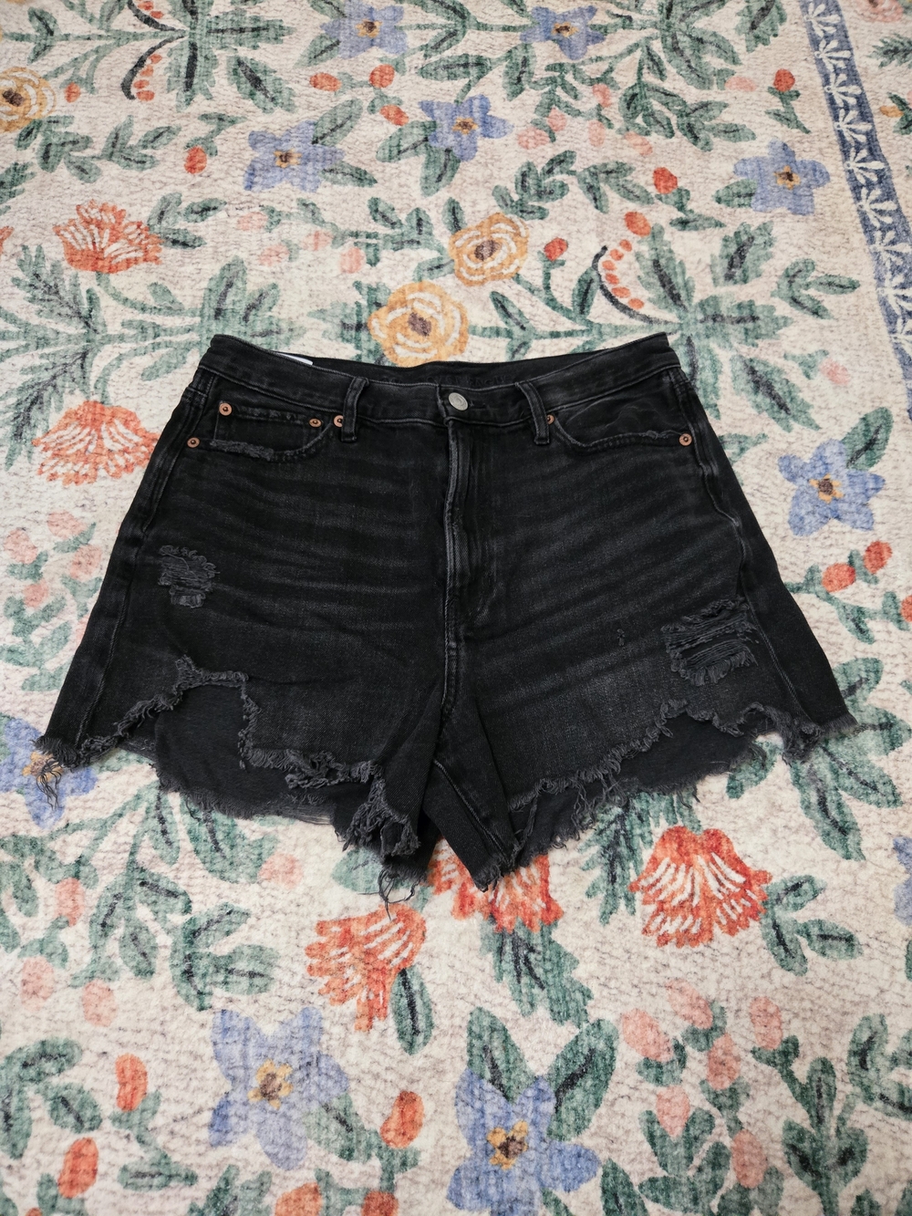 American Eagle Outfitters Distressed Black 90's Boyfriend Short